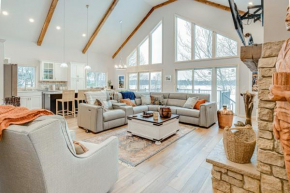 Lakefront Rhinelander Cottage with Private Dock!